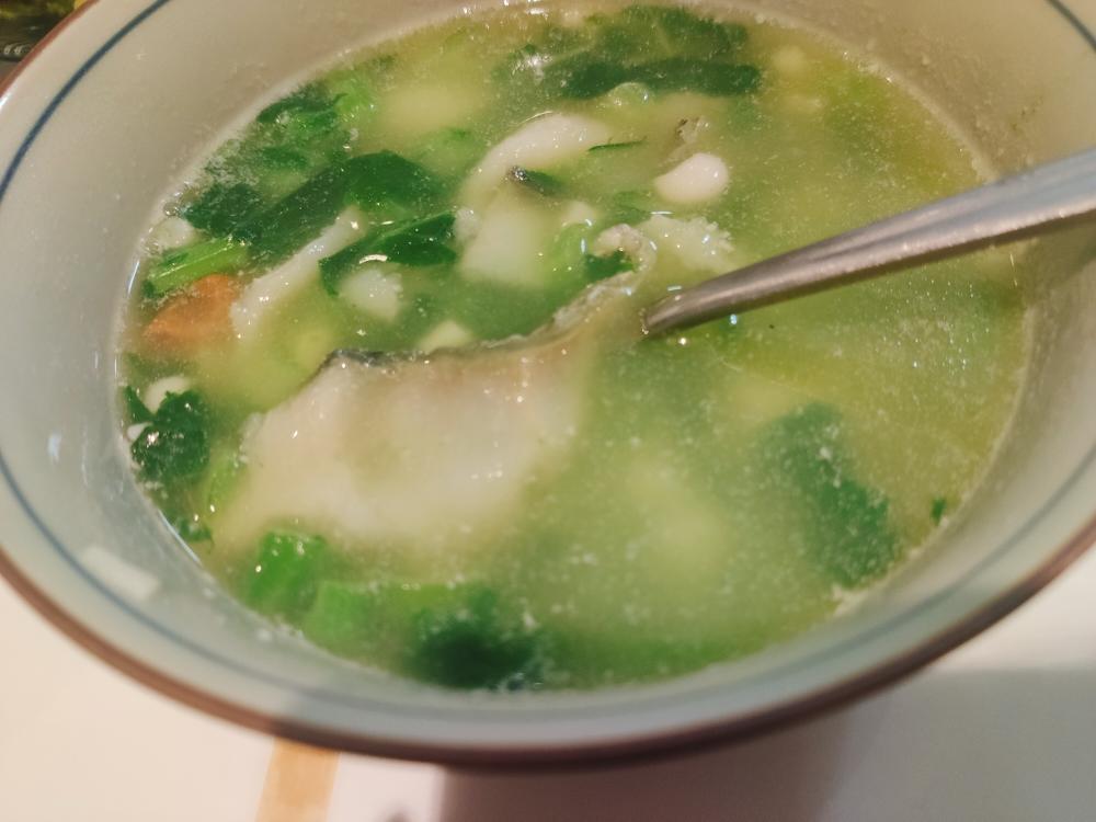 菜心海鲜菇鱼片汤的做法