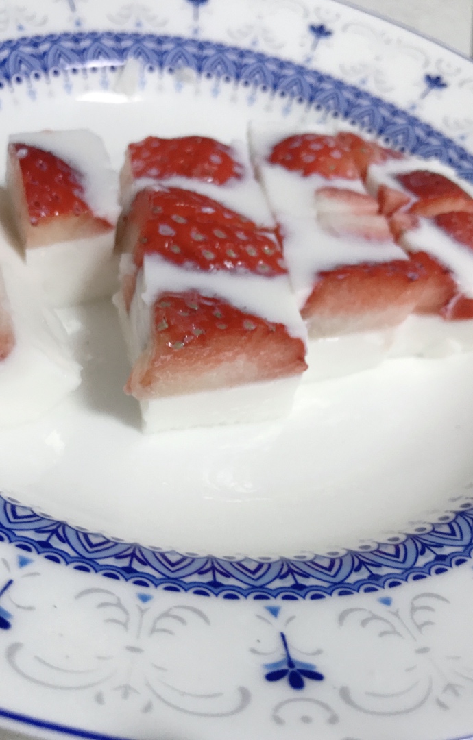 日式草莓牛奶冻
