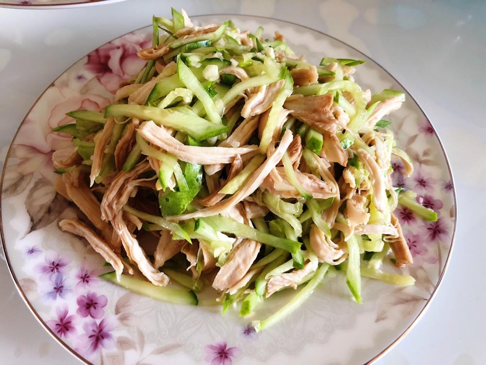 夏日爽口的鸡丝黄瓜