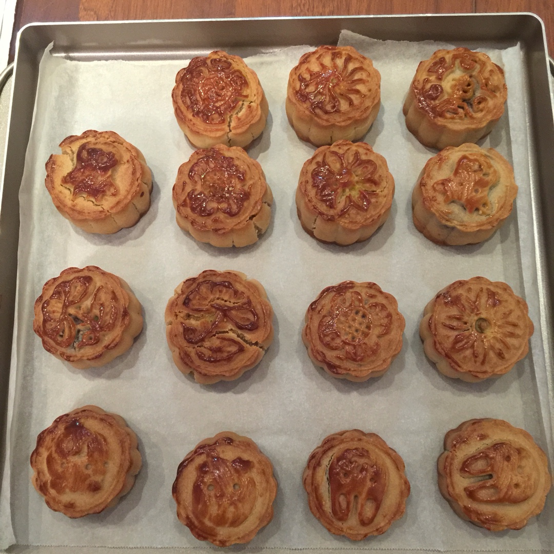 广式月饼——蛋黄莲蓉月饼