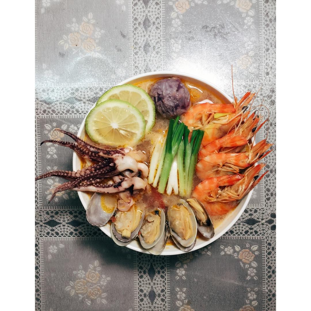 泰式酸辣海鲜汤