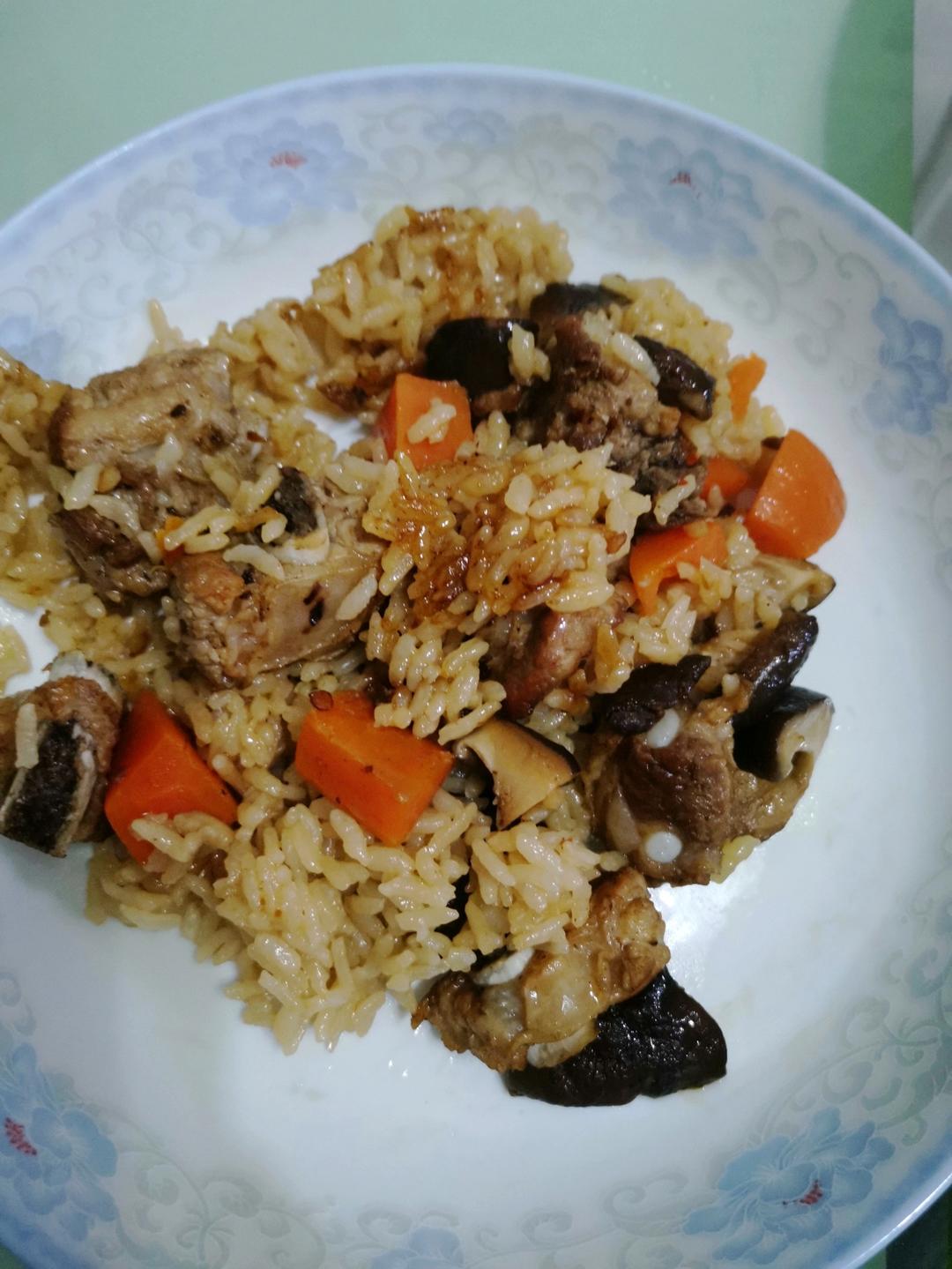 【排骨焖饭】