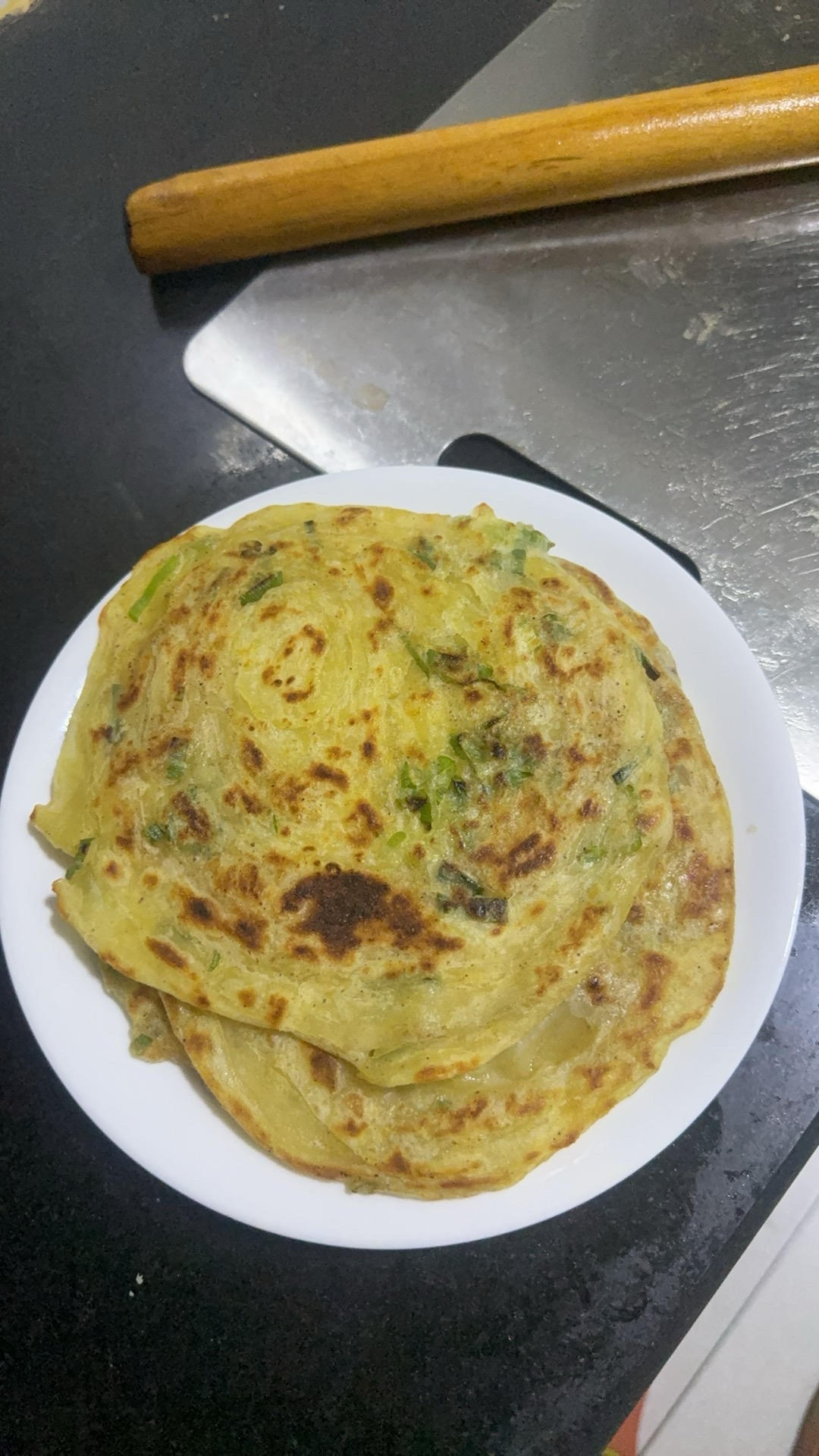 家常葱油饼 柔软多层 凉了也不硬 附细节视频详解