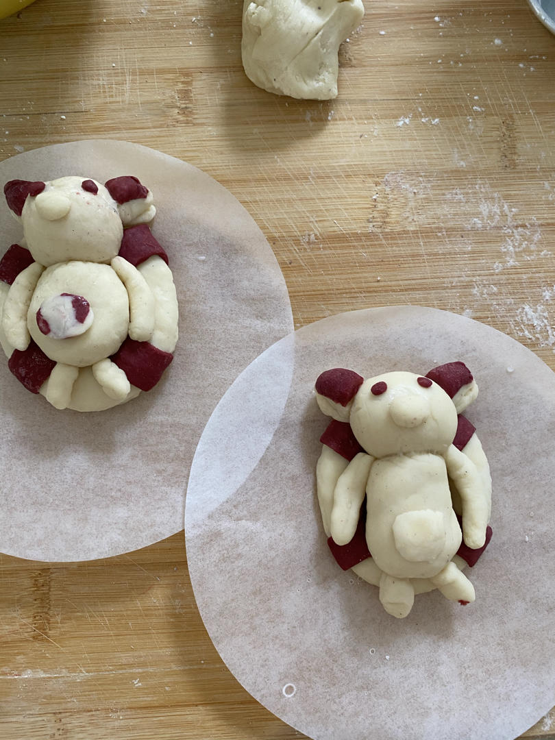 坐泳圈里的度假熊（卡通馒头）