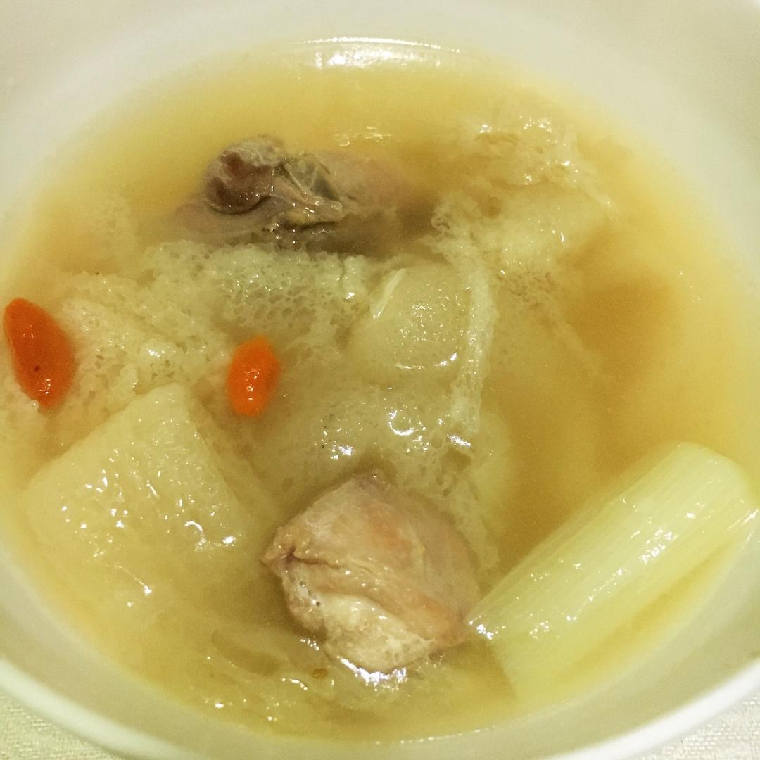竹荪炖鸡汤