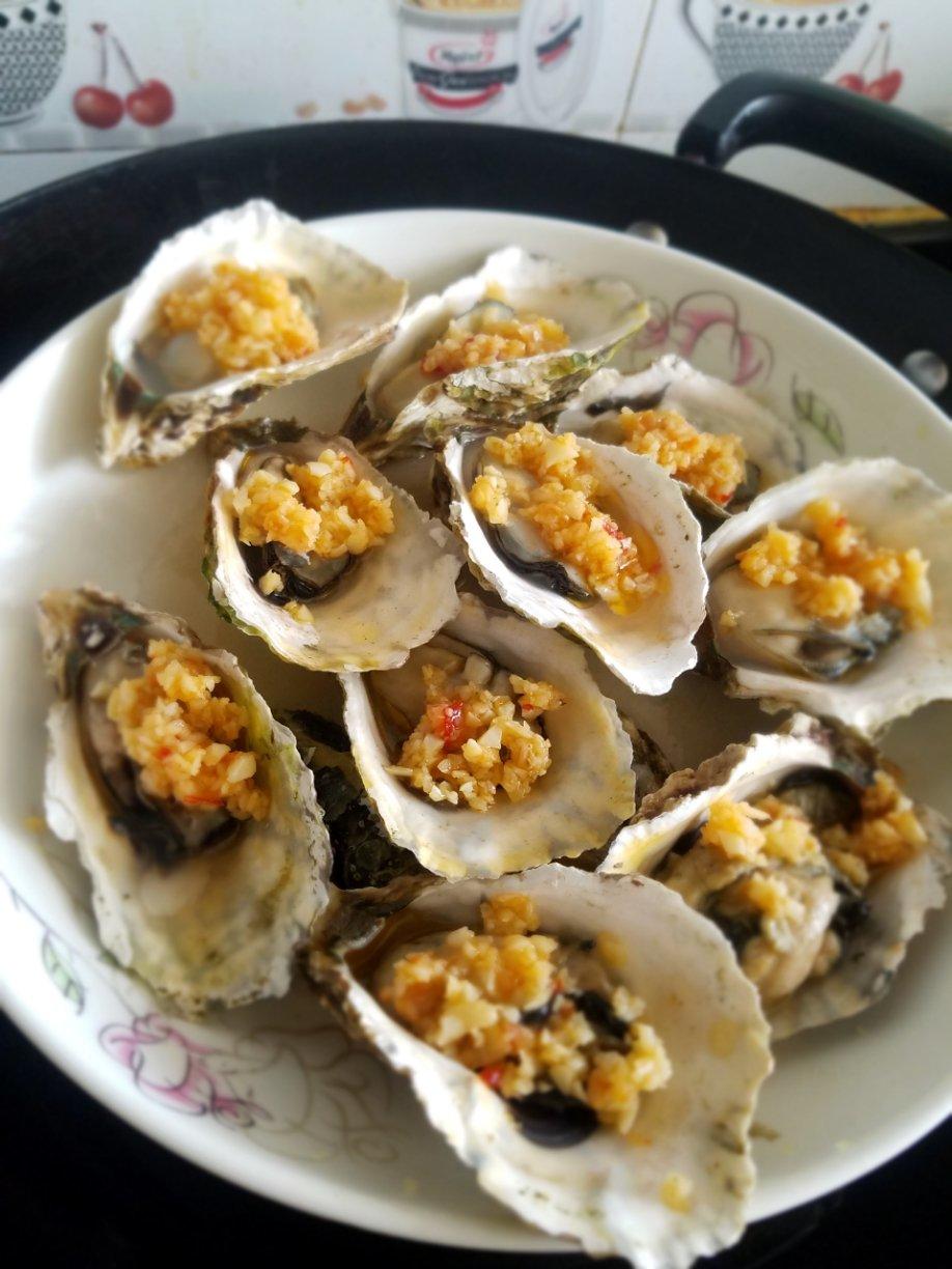 蒜泥生蚝（带壳蒸）