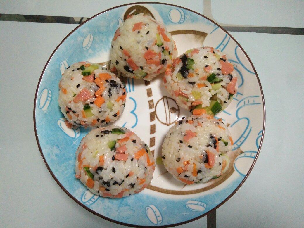 饭团🍙