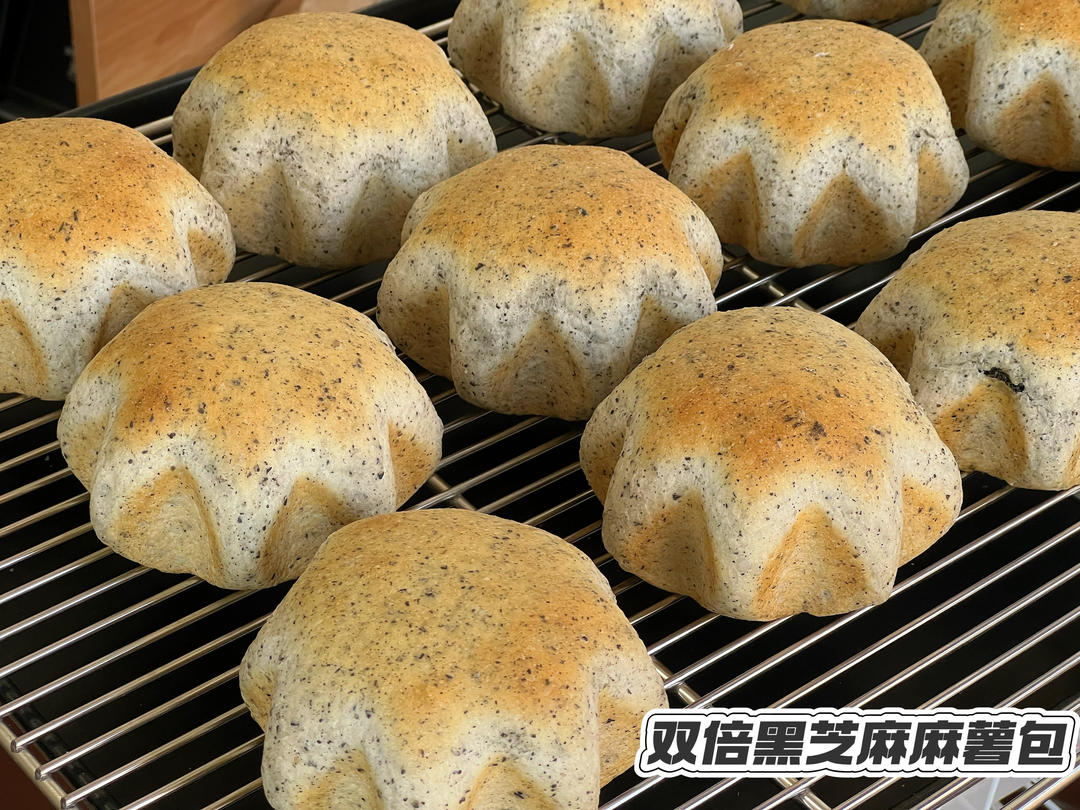 双倍黑芝麻麻薯面包