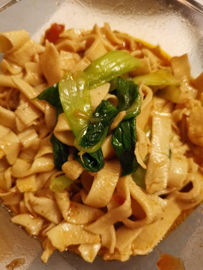 手擀面配鸡蛋酱Hand Make Noodles With Egg Sauce