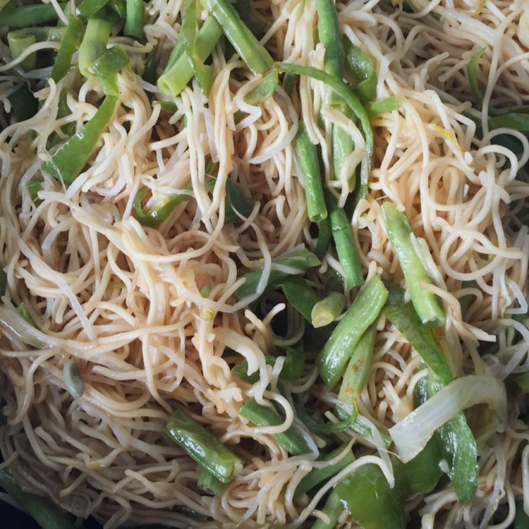 家常炒面：簡單、快捷，美味。