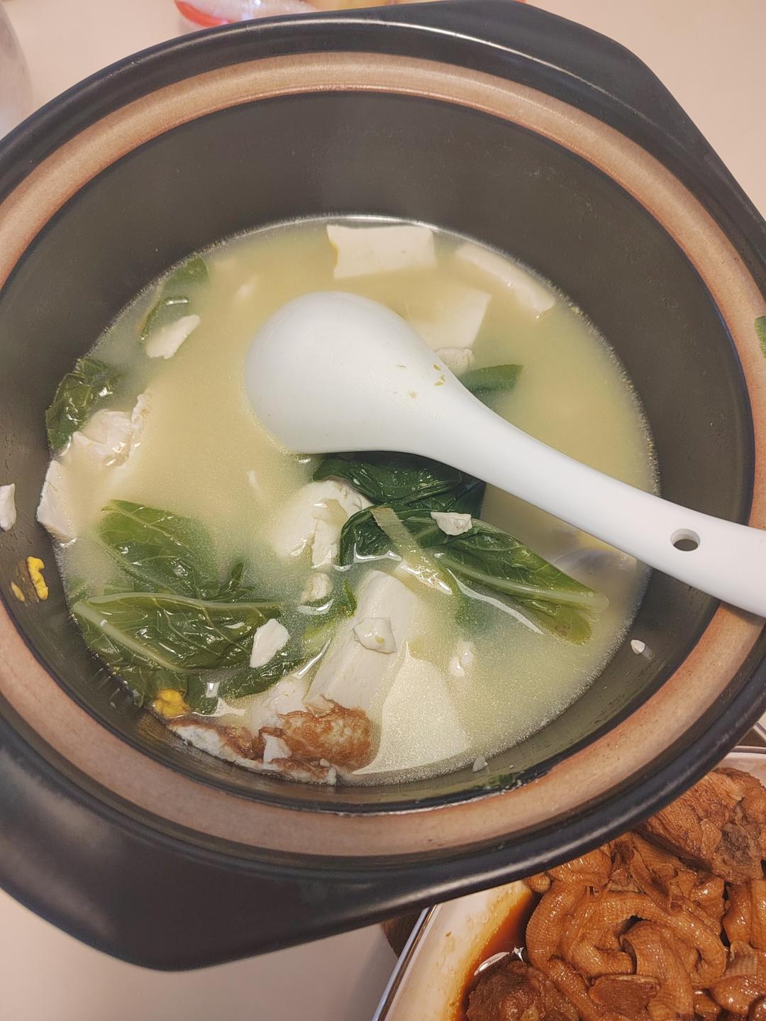 冬天做一锅热乎乎的白菜豆腐汤，食材简单‼️