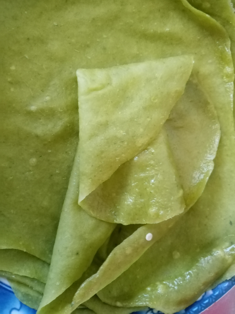 薄薄绿色菠菜春饼（蒸 简单易学无色素）的做法
