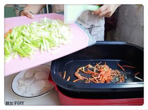#麦子厨房#美食锅之韭黄炒年糕的做法 步骤4