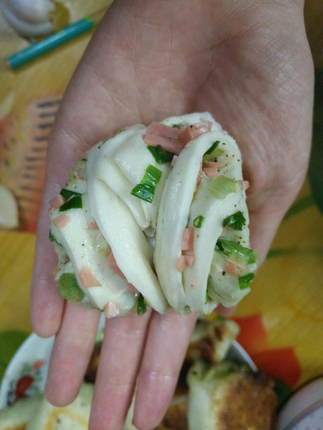 最好吃的火腿葱香花卷—附让葱不变黄的小窍门