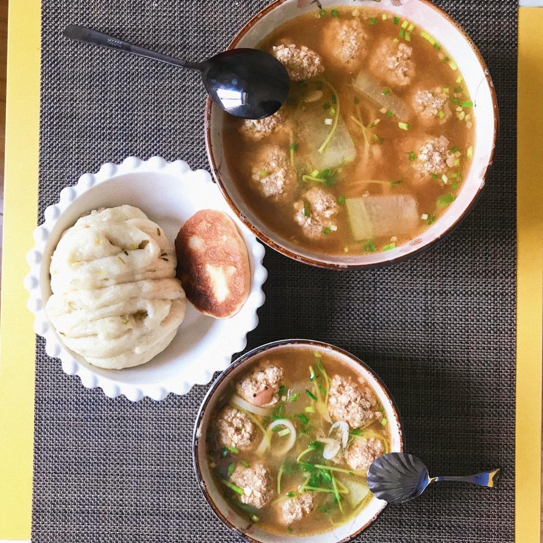 【10分钟系列】白萝卜豆腐圆子汤