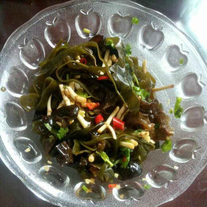 吃货变成小厨娘做的凉拌海带木耳