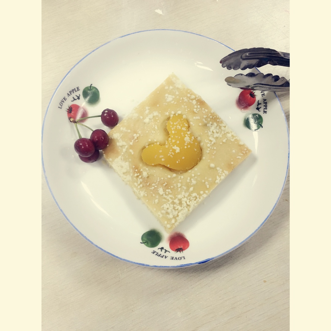 黄桃酥粒面包