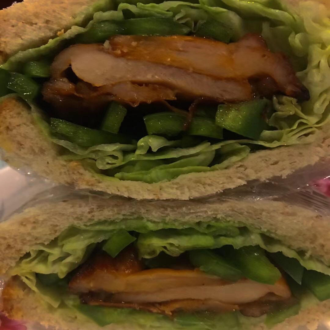 奥尔良烤鸡腿三明治