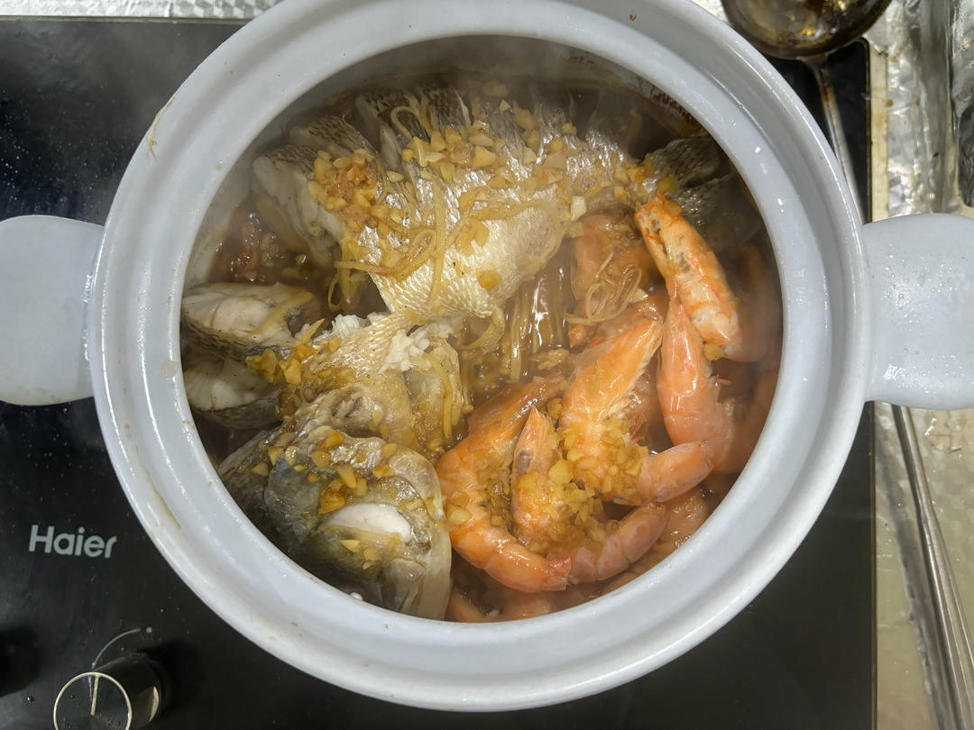 鲜虾鲈鱼煲(鲜掉眉毛)