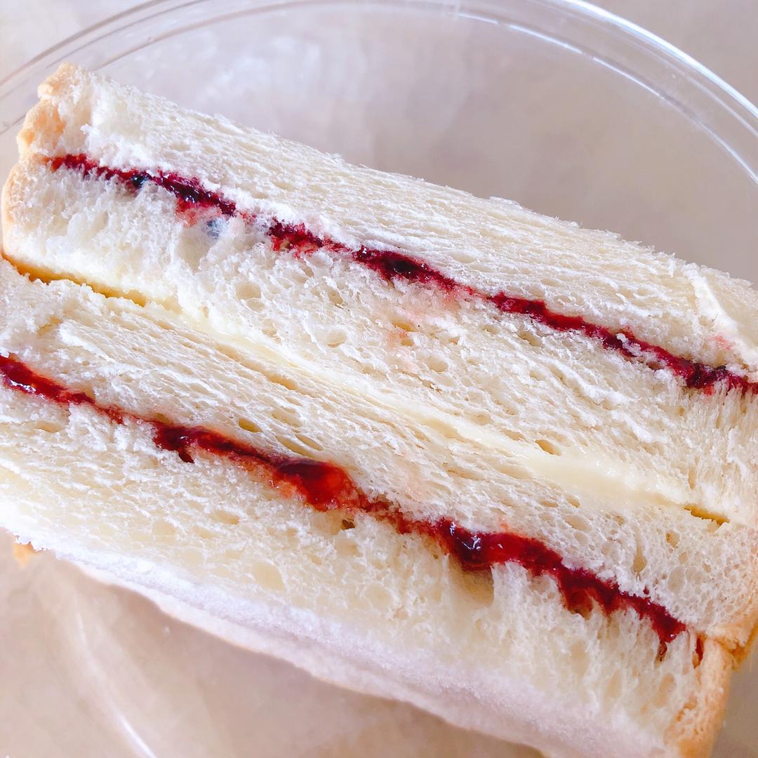 慕语菲_做的果酱三明治