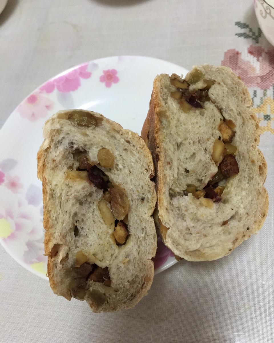 全麦葡萄干面包