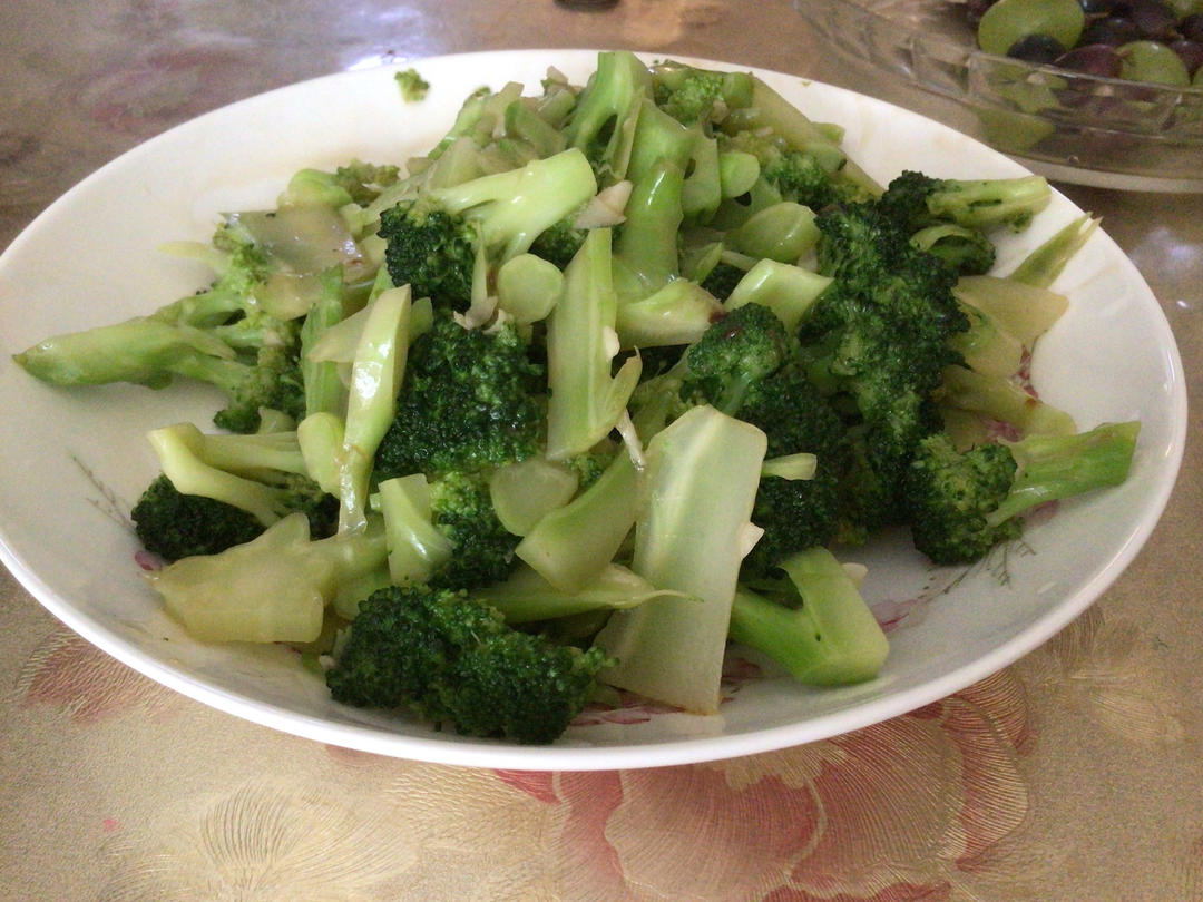 好吃到爆的耗油蒜蓉西兰花(从不修图，喜欢请关注)