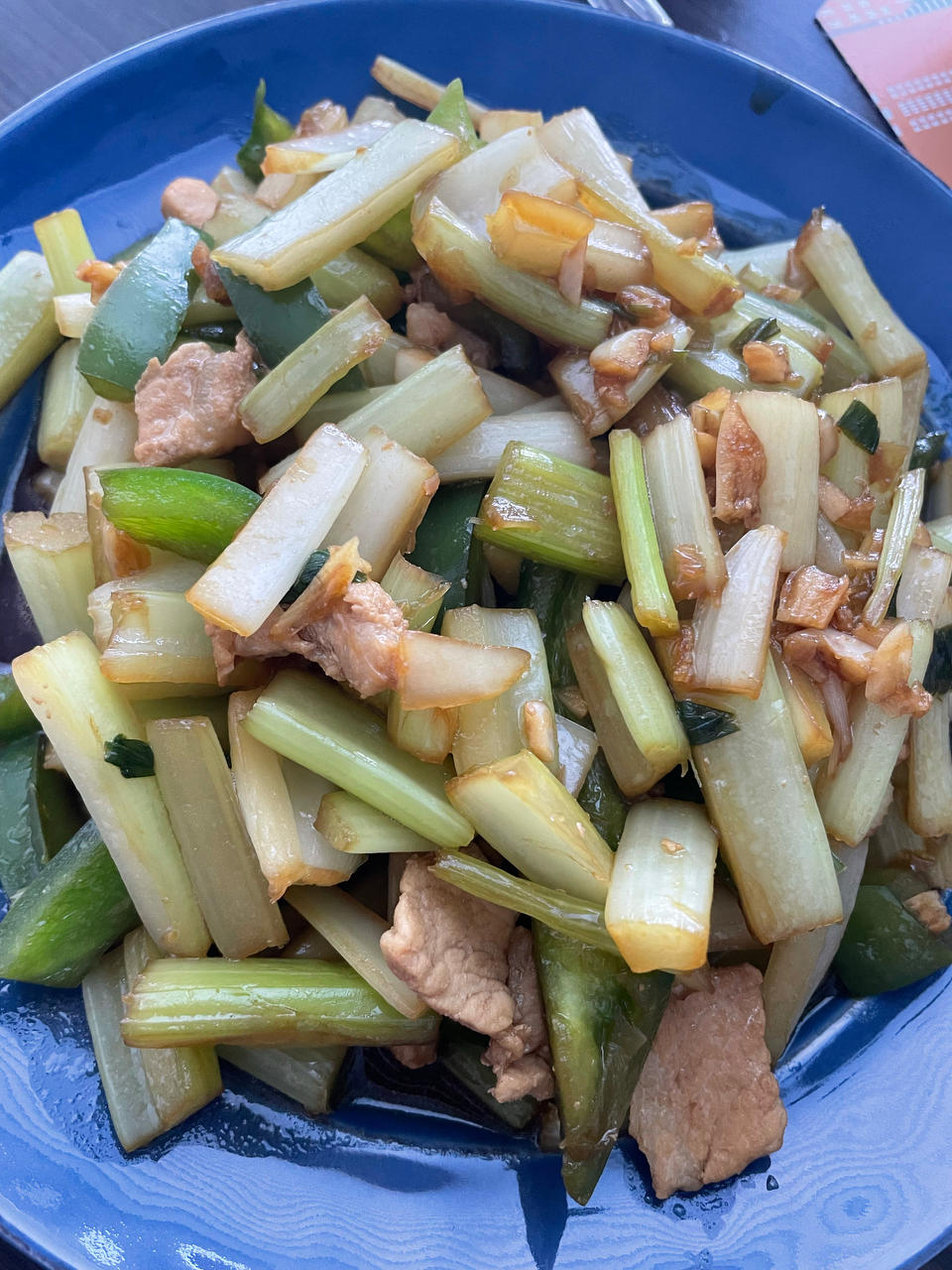 能干三碗饭的芹菜炒肉