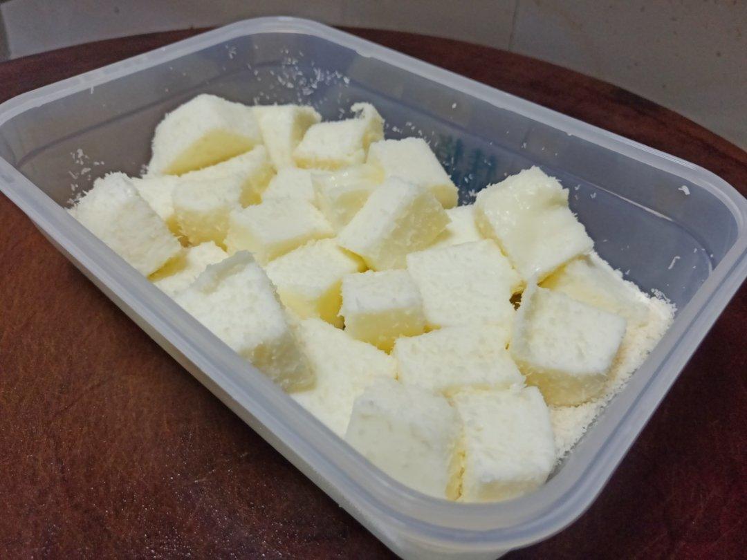 椰丝牛奶小方糕