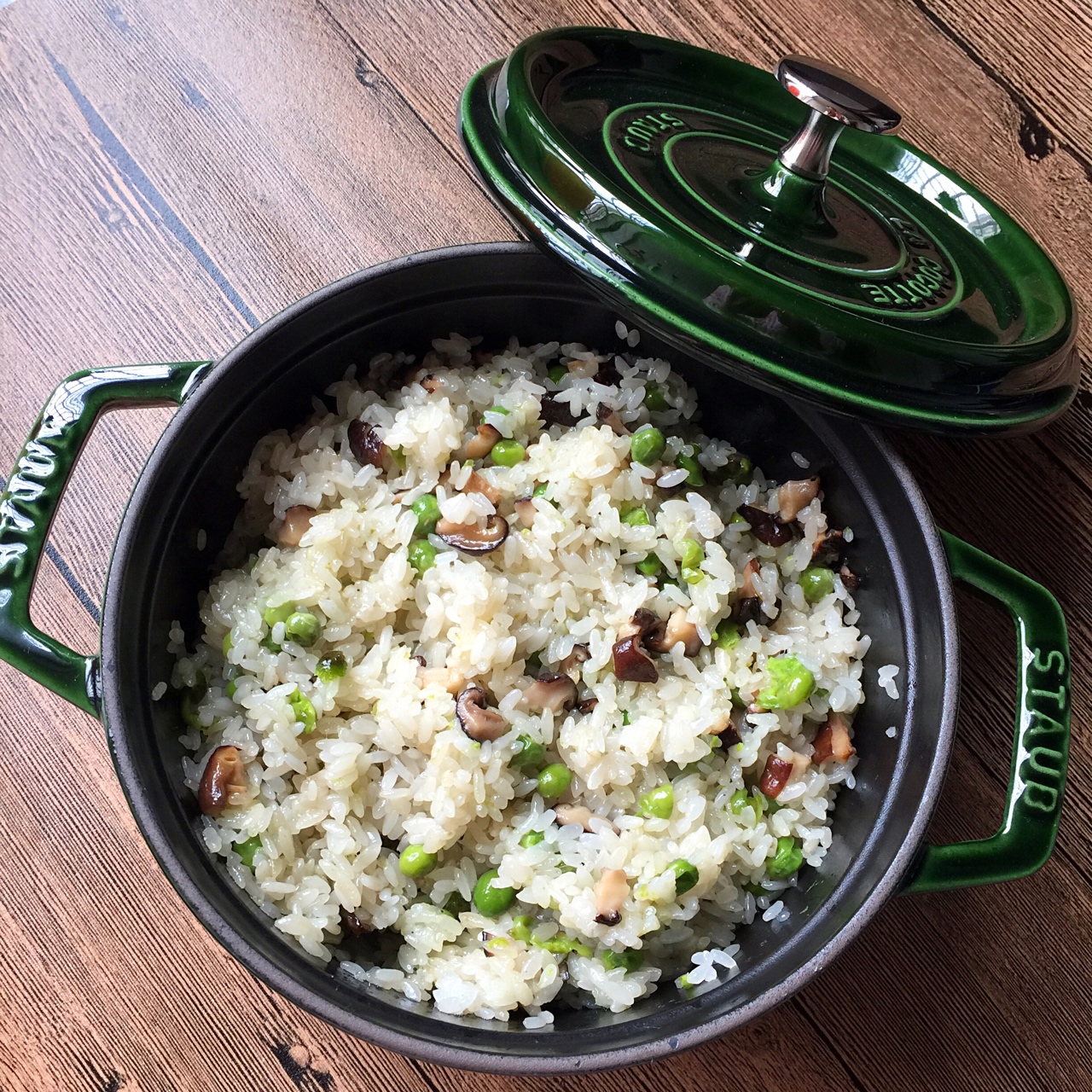 豌豆糯米炒饭（铸铁锅素食)的做法