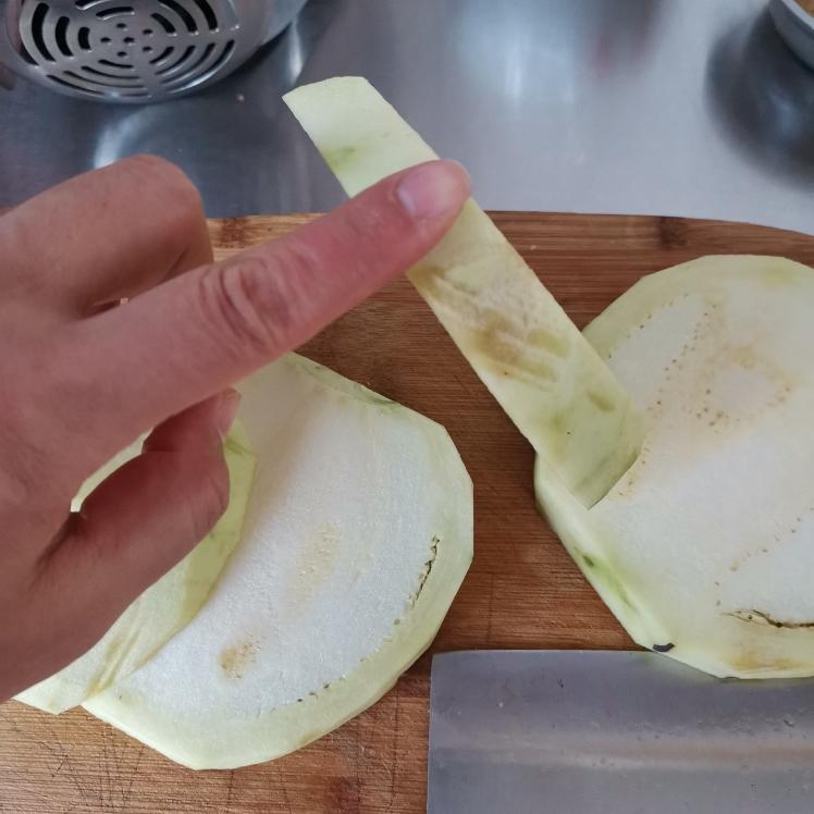 圆茄子的菱形切法