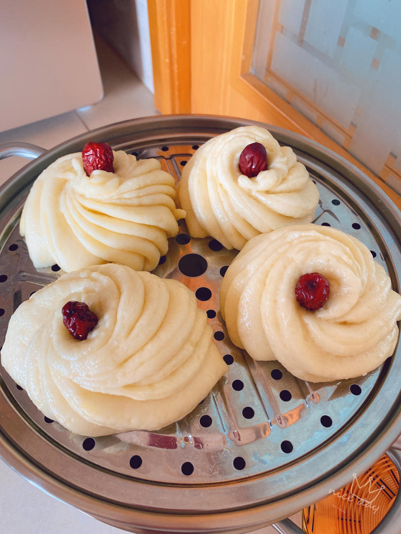 网红奶香红枣花卷❤️松软香甜❗️造型馒头一次发酵法（内附花卷手法视频）