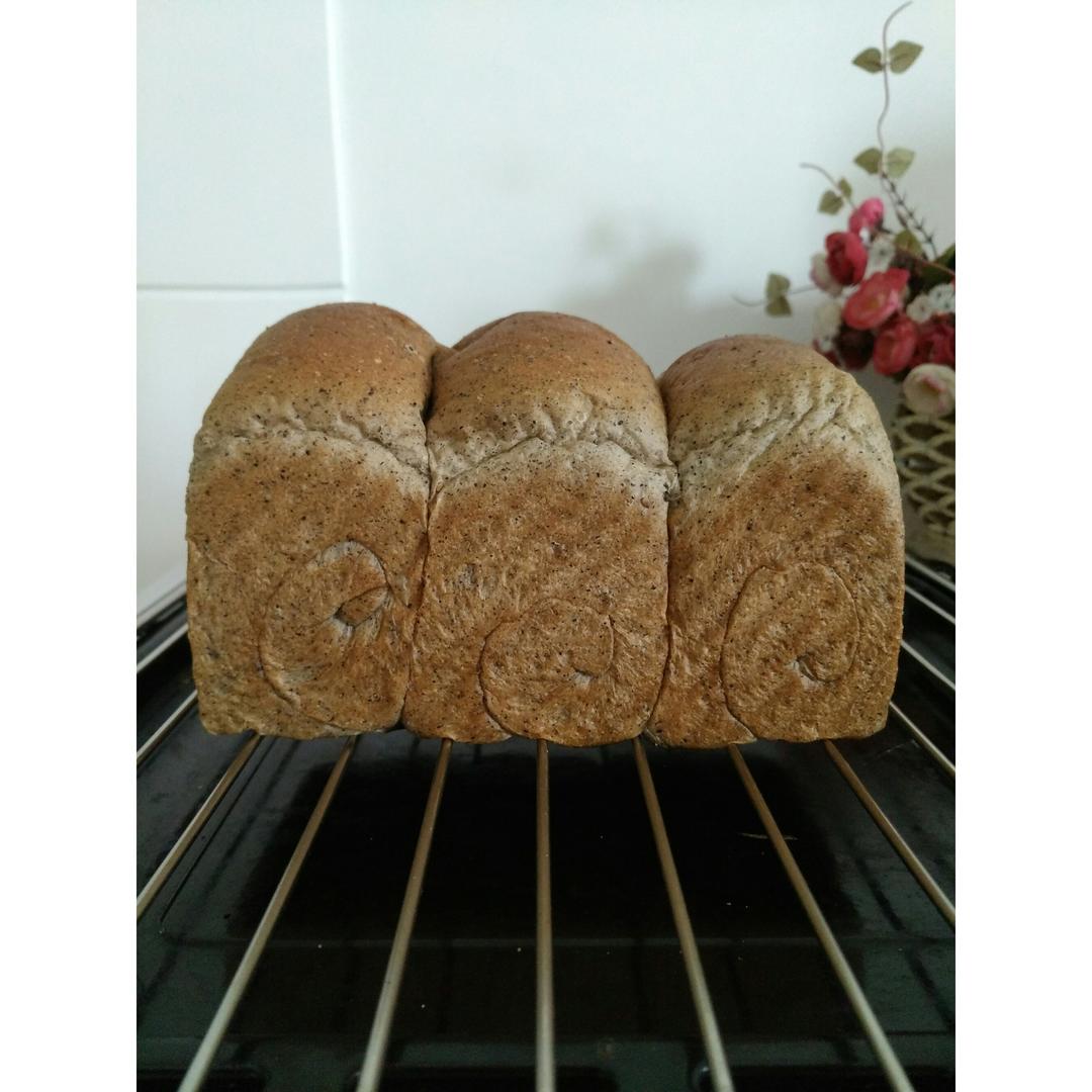 营养丰富的黑芝麻小吐司