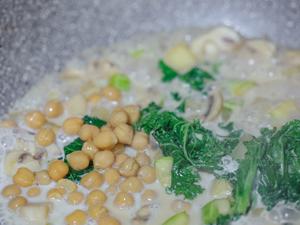 蘑菇鹰嘴豆炖菜的做法 步骤5