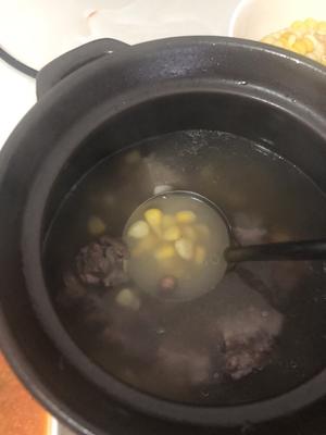 玉米花生排骨汤的做法 步骤4