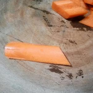 怎样切菱形胡萝卜的做法 步骤7