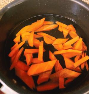 好吃的黄瓜胡萝卜蚝油炒虾仁的做法 步骤4