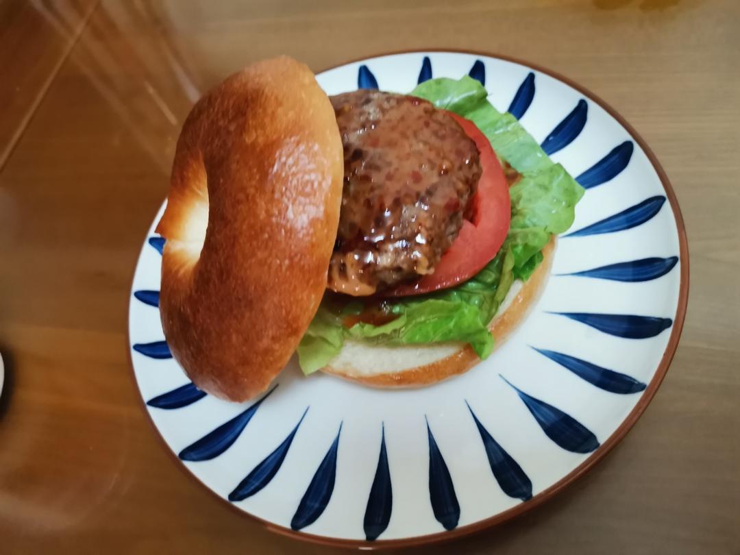 贝果芝士牛肉菠萝堡