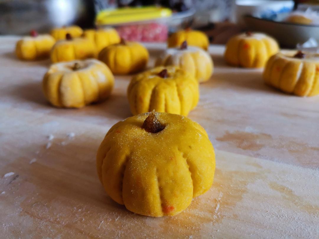 一次性发酵万圣节南瓜馒头，这样做小孩子多吃俩