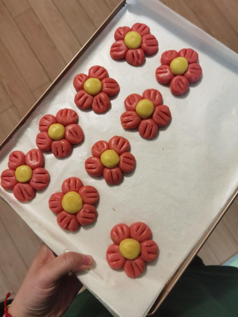 送你一朵小红花｜烘培小白也能搞定的花朵曲奇饼干