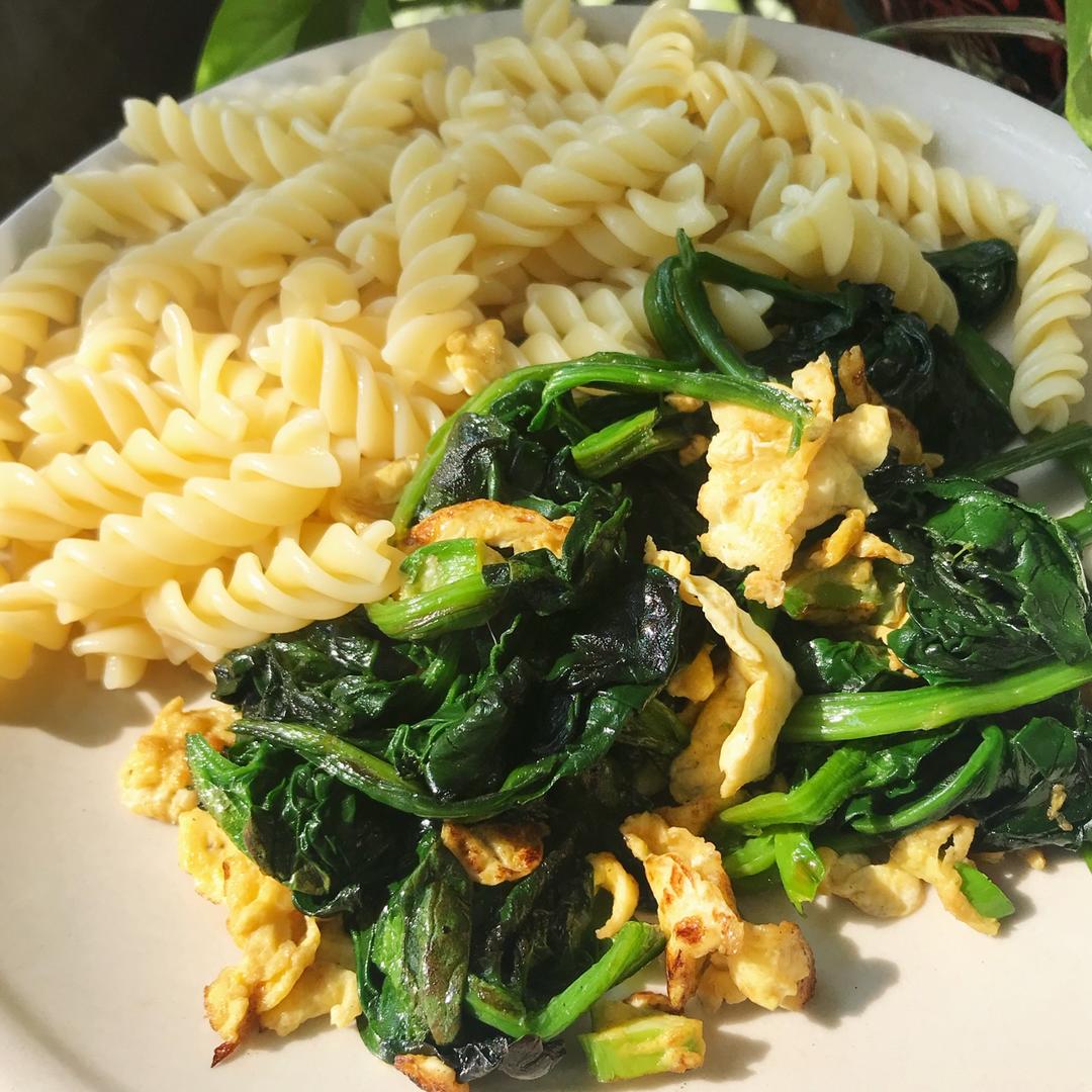 菠菜炒鸡蛋