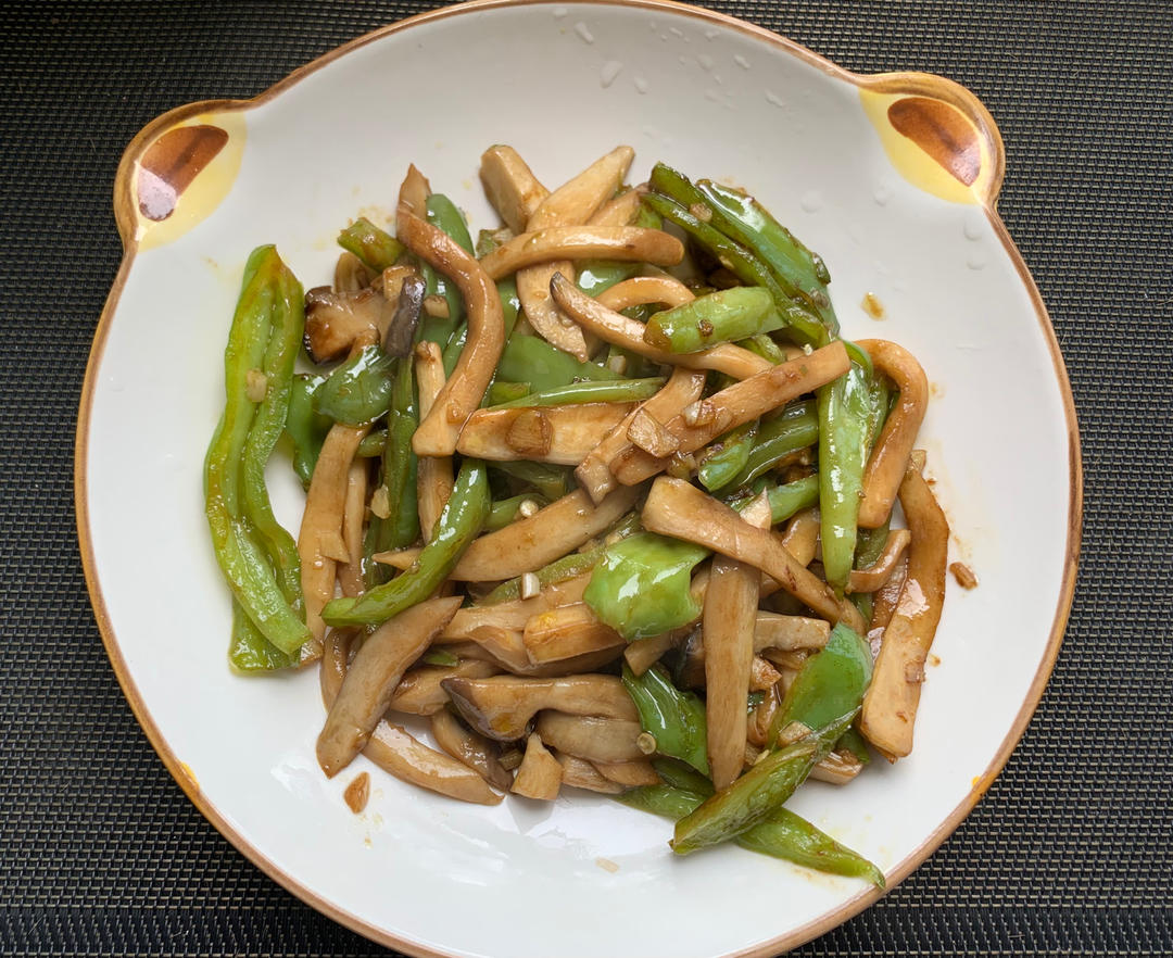 青椒素炒杏鲍菇