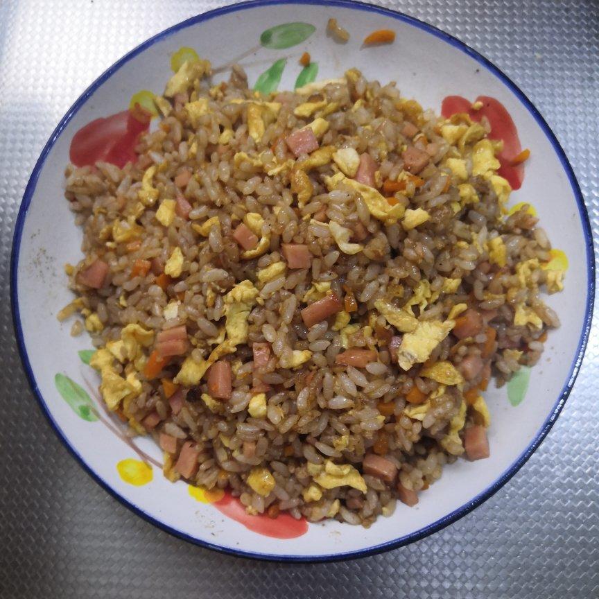 超级好吃的酱油火腿蛋炒饭！