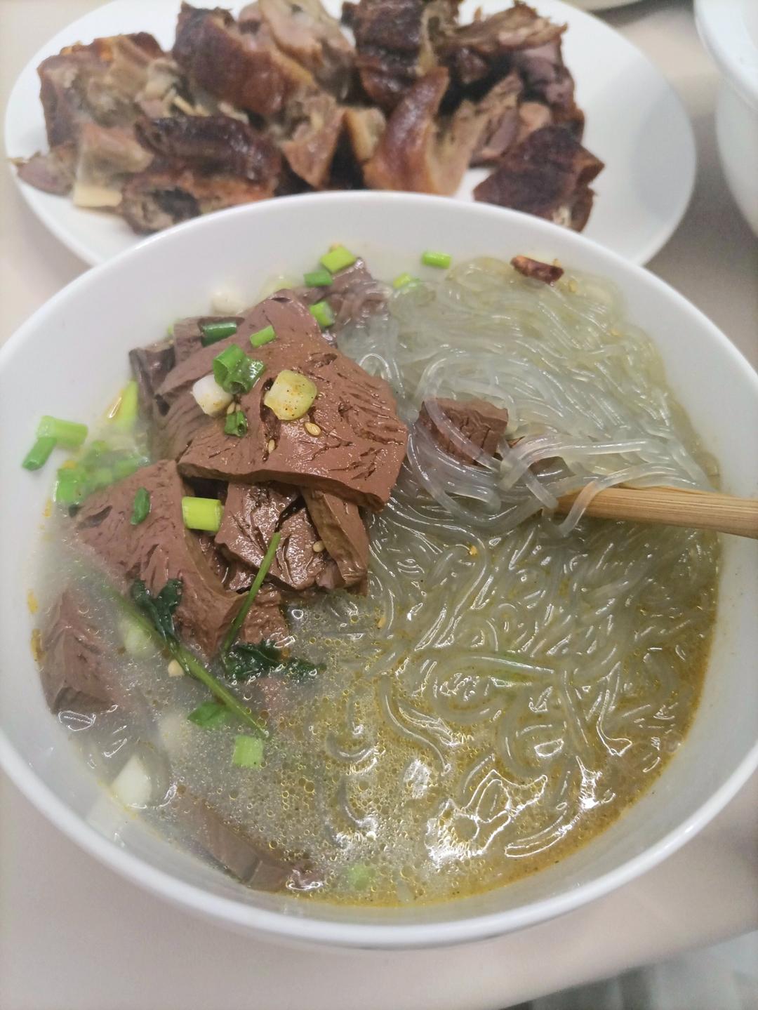 南京鸭血粉丝汤