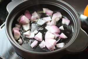 牛奶咖喱火锅的做法 步骤2