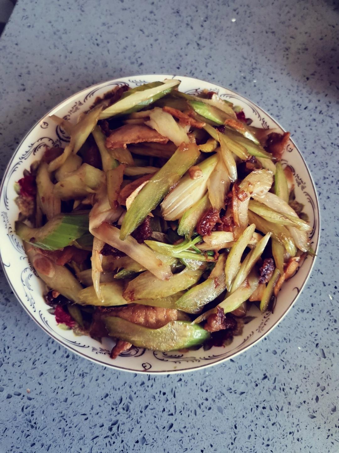 芹菜炒肉