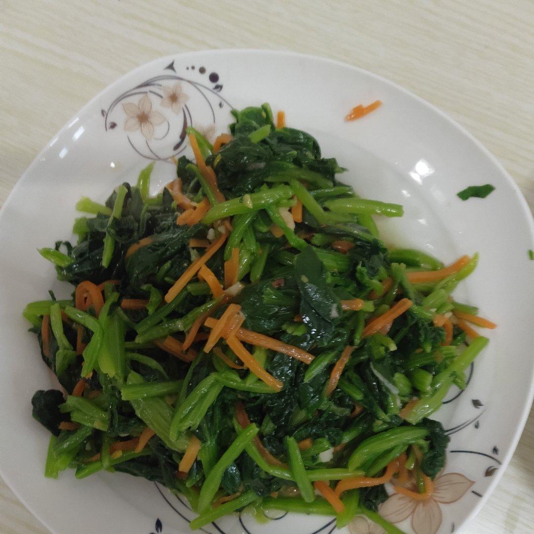 不涩口又嫩的清炒菠菜