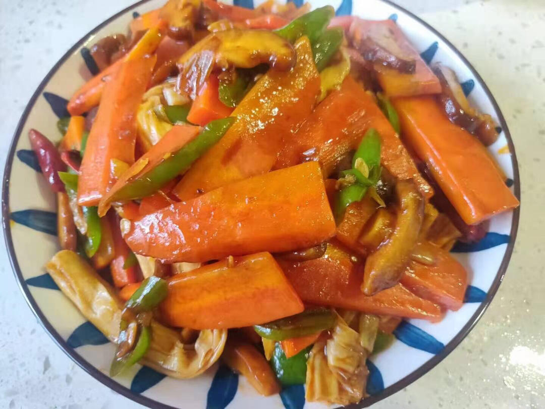goneo57s做的简单又好吃米饭杀手香菇胡萝卜炒腐竹
