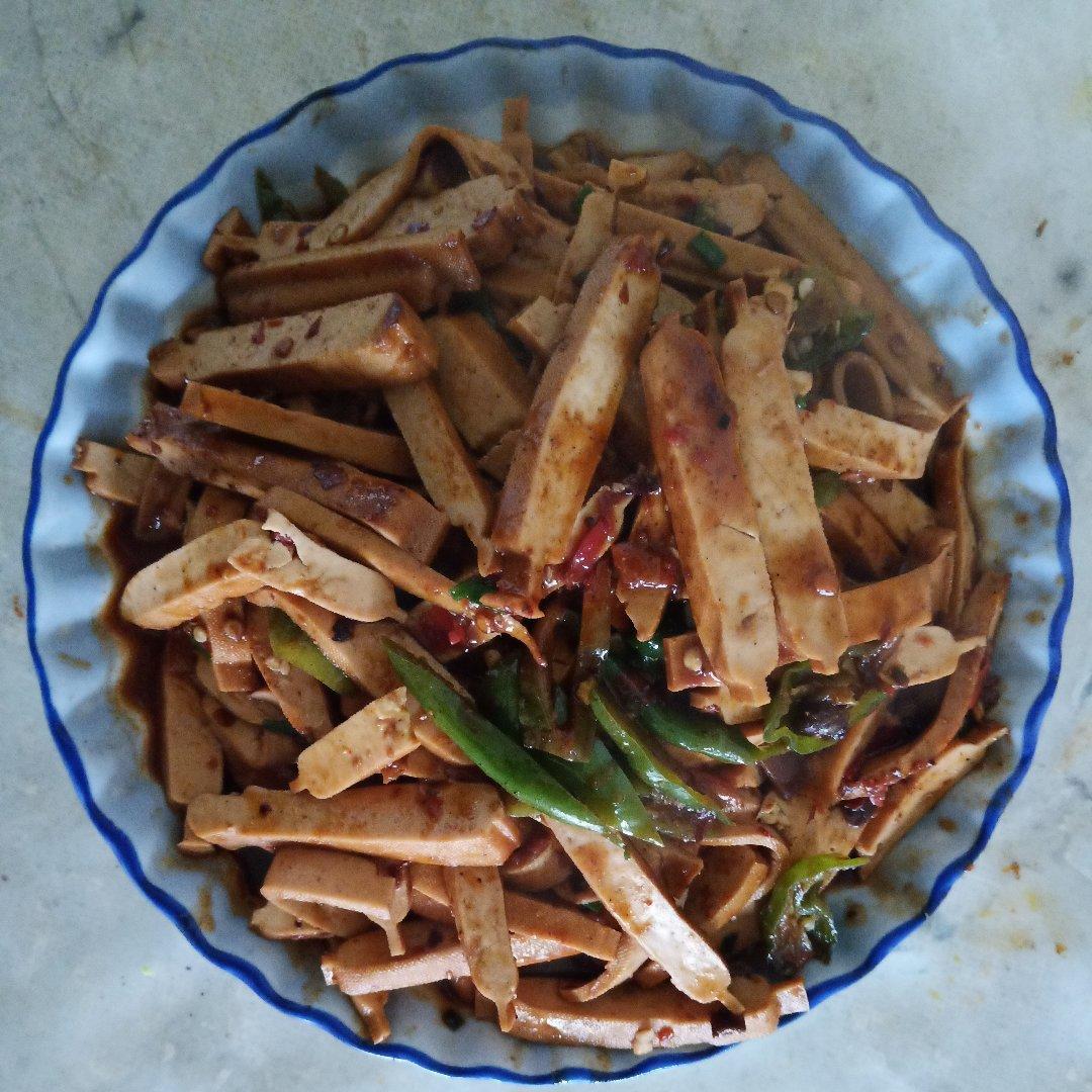 辣椒炒干子