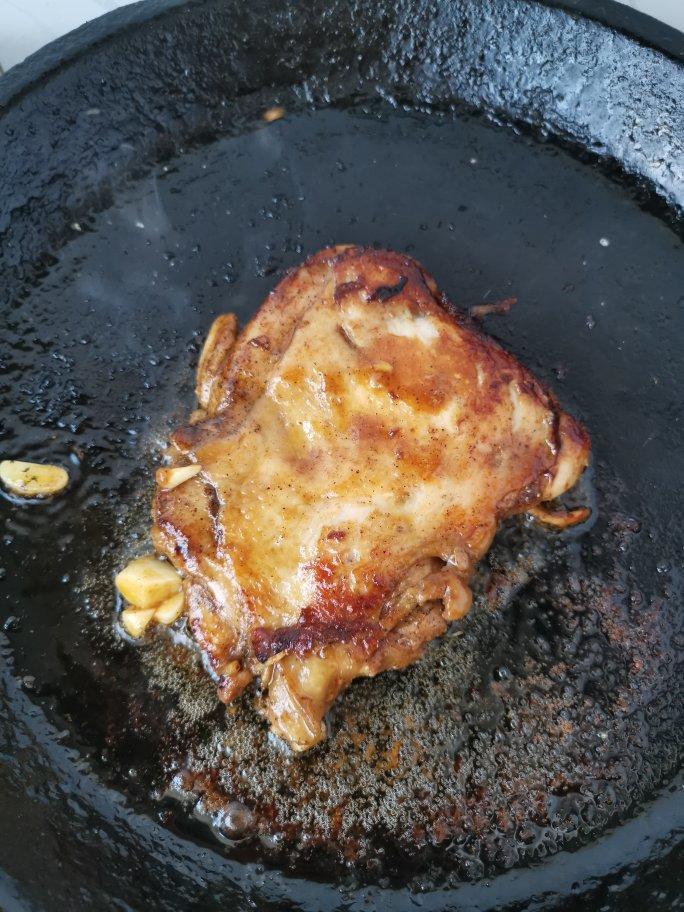 香煎无骨鸡腿（鸡腿去骨方法）