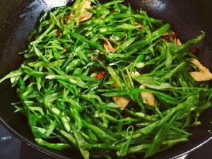 下饭神菜-豆角丝爆炒鸡胸肉的做法 步骤7